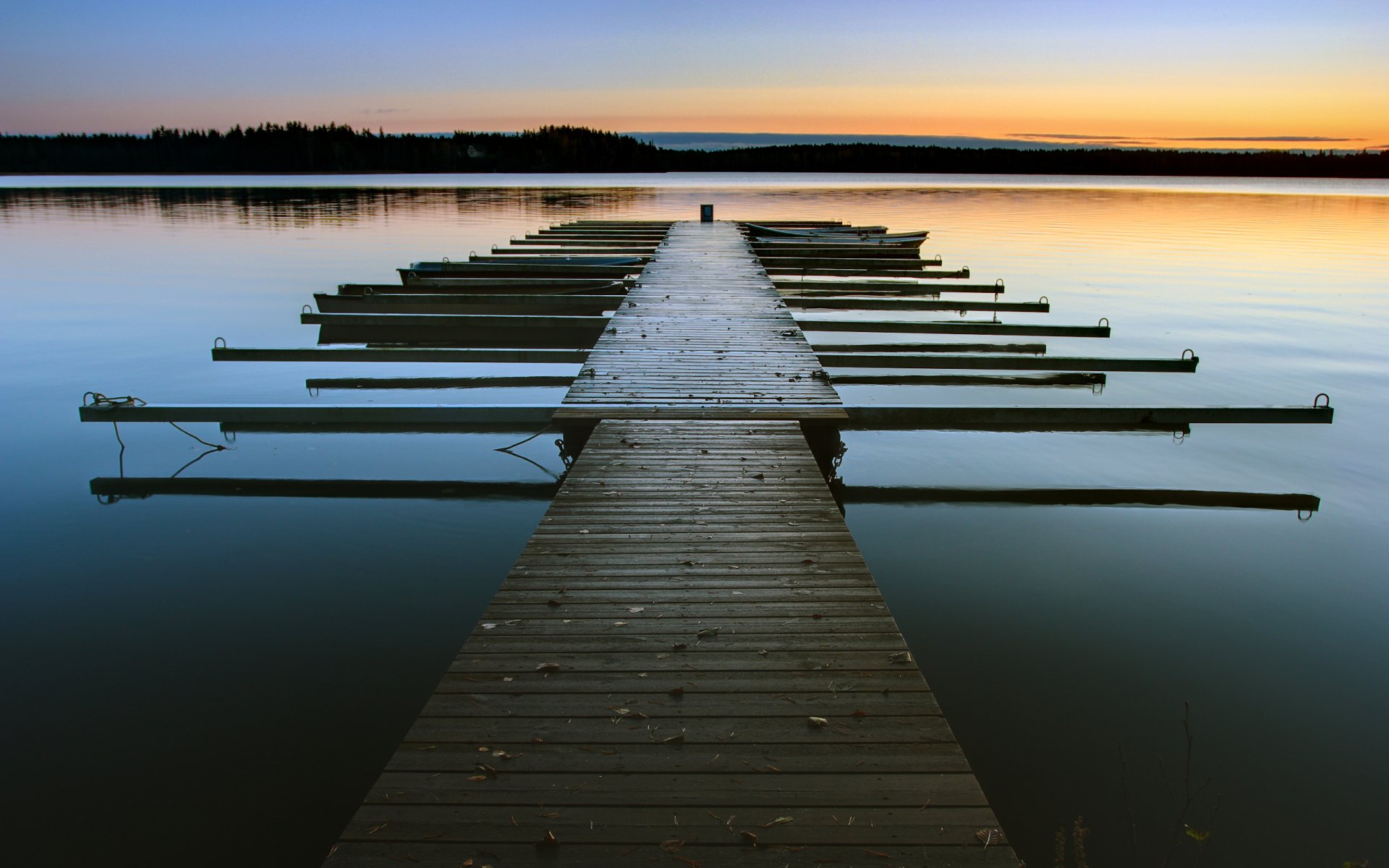 muelle agua lago