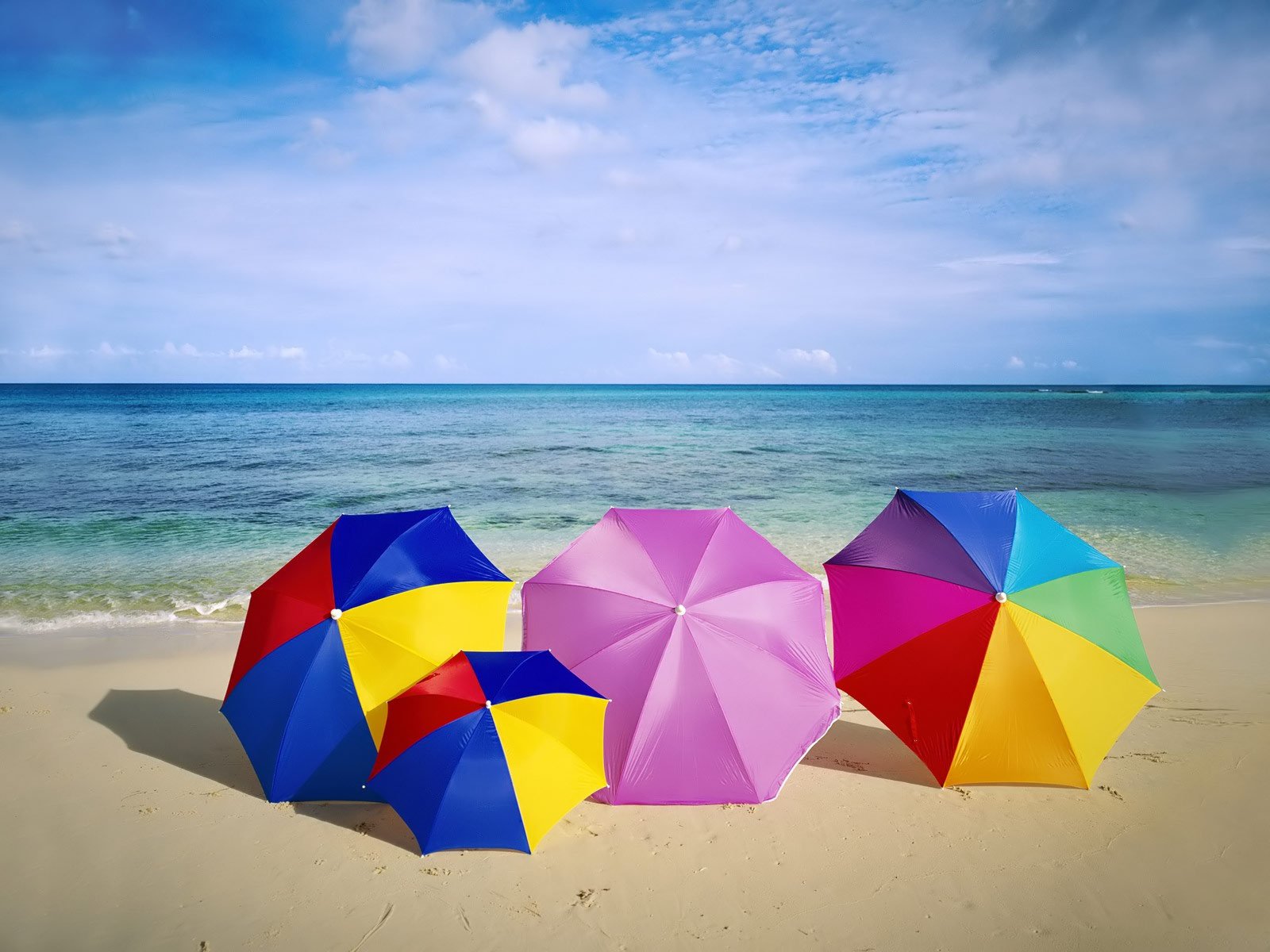 regenschirme strand sommer meer sand horizont himmel