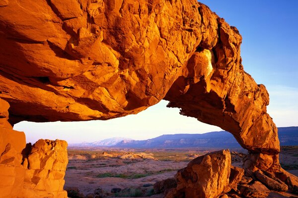 Stone arch in the middle of the desert