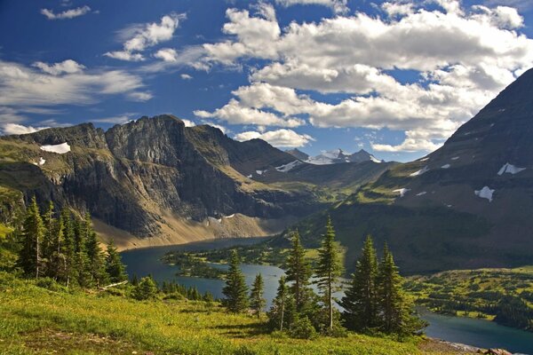 Image de montagnes, rivières, arbres