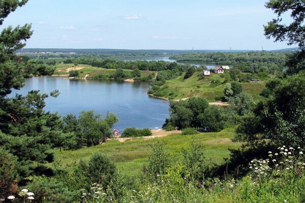 Natura. Paesaggio della baia del fiume