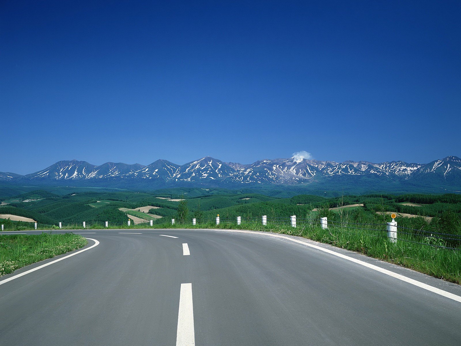 carretera montañas colinas