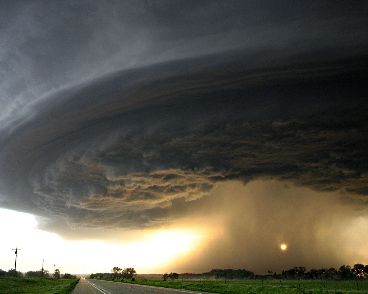 tempesta strada uragano