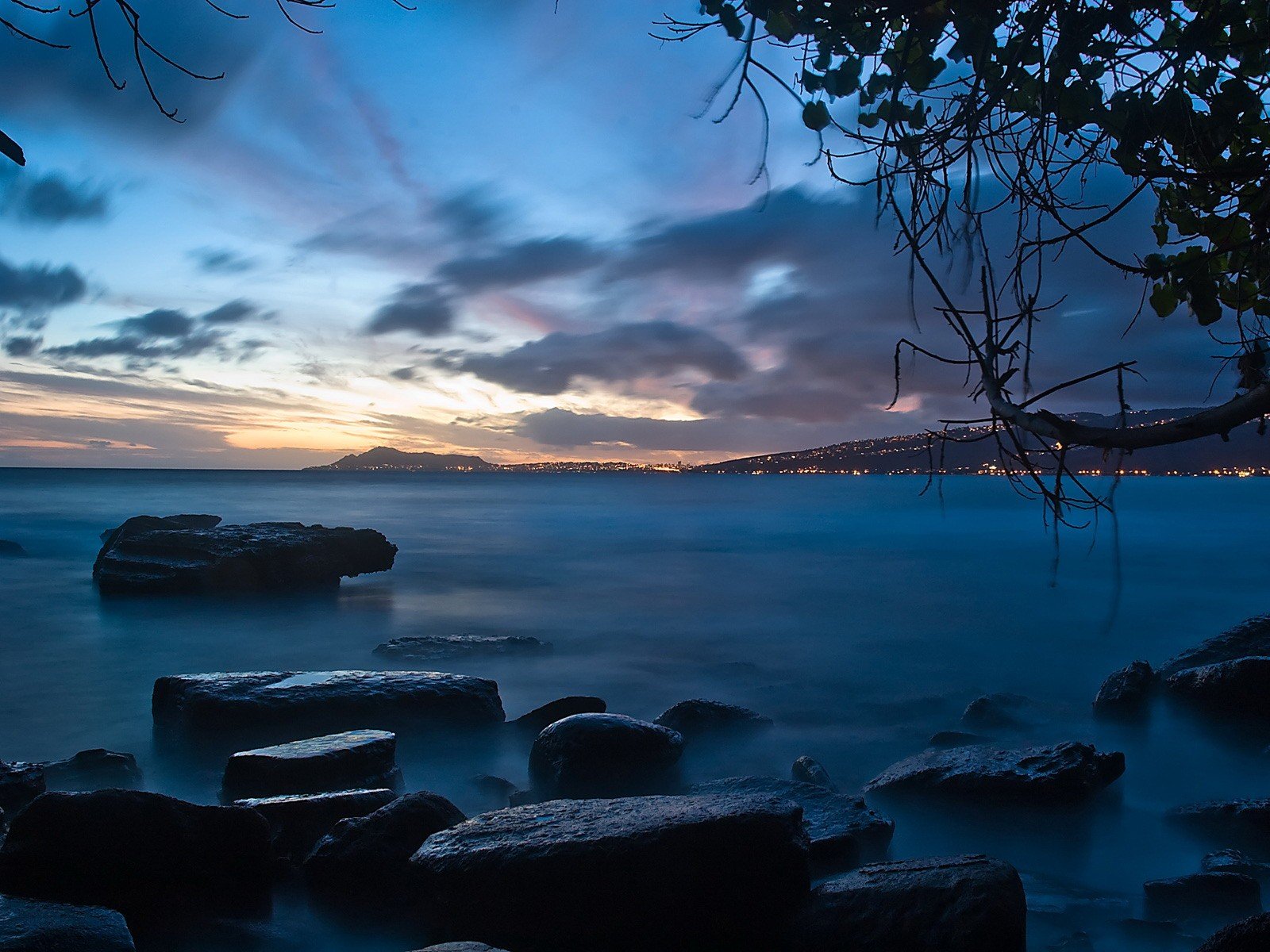 tones beach night