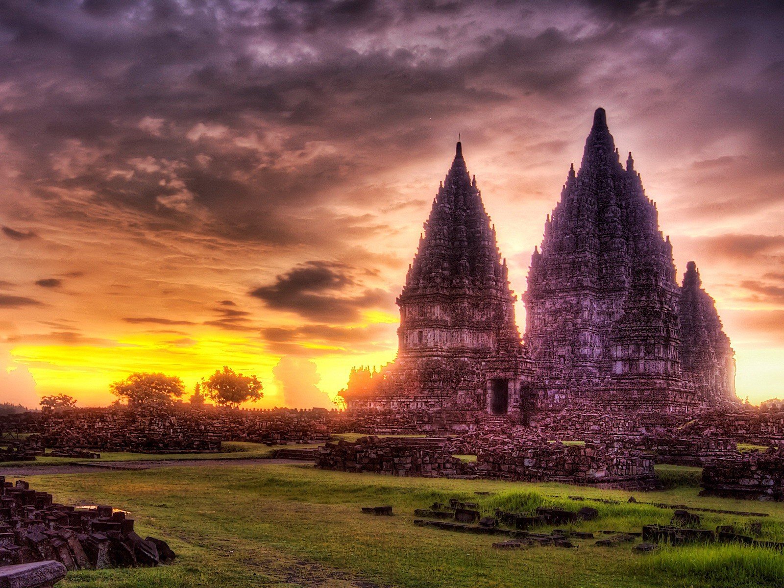 templo puesta de sol nubes