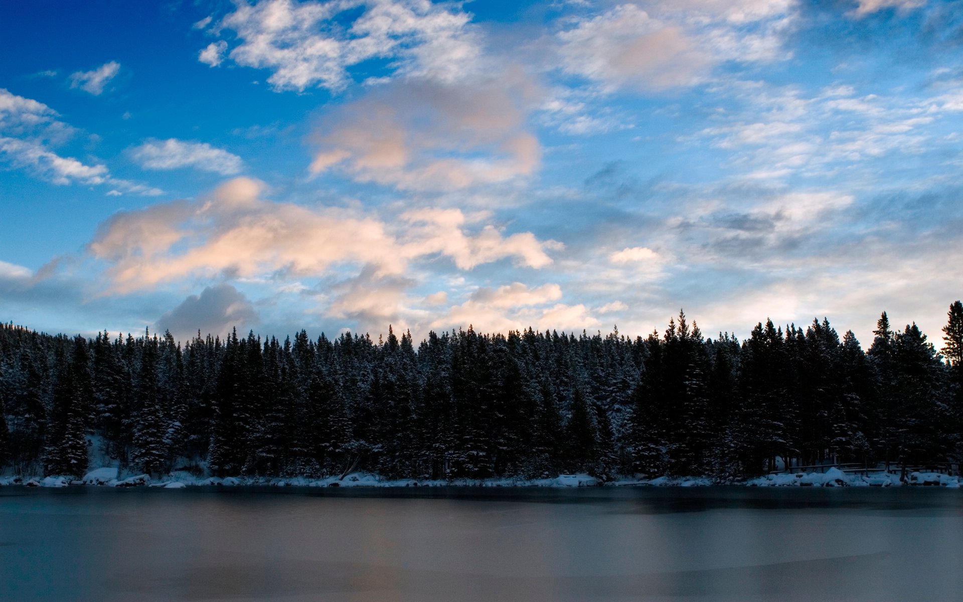 wasser bäume wolken