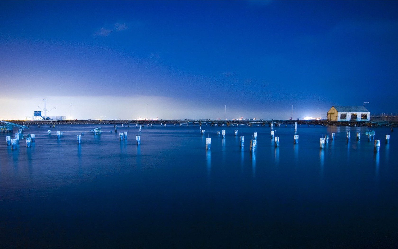 blau wasser säulen