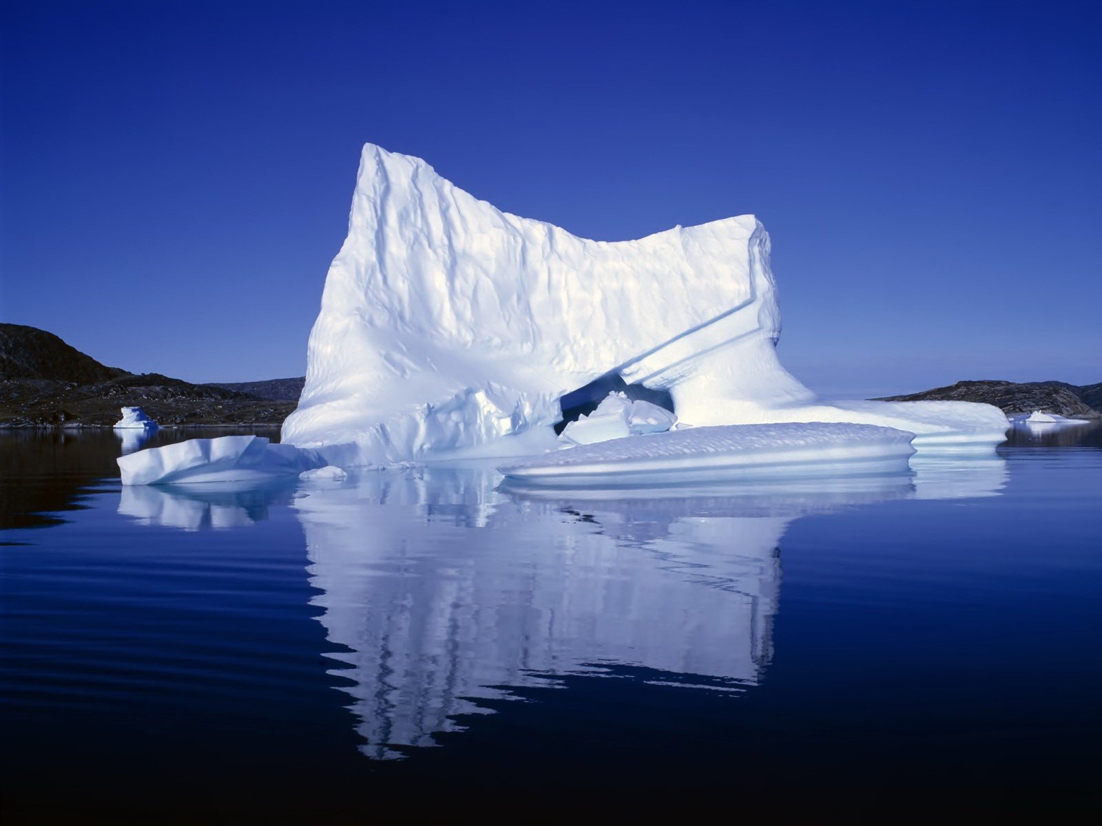 iceberg blu ghiaccio neve bianco