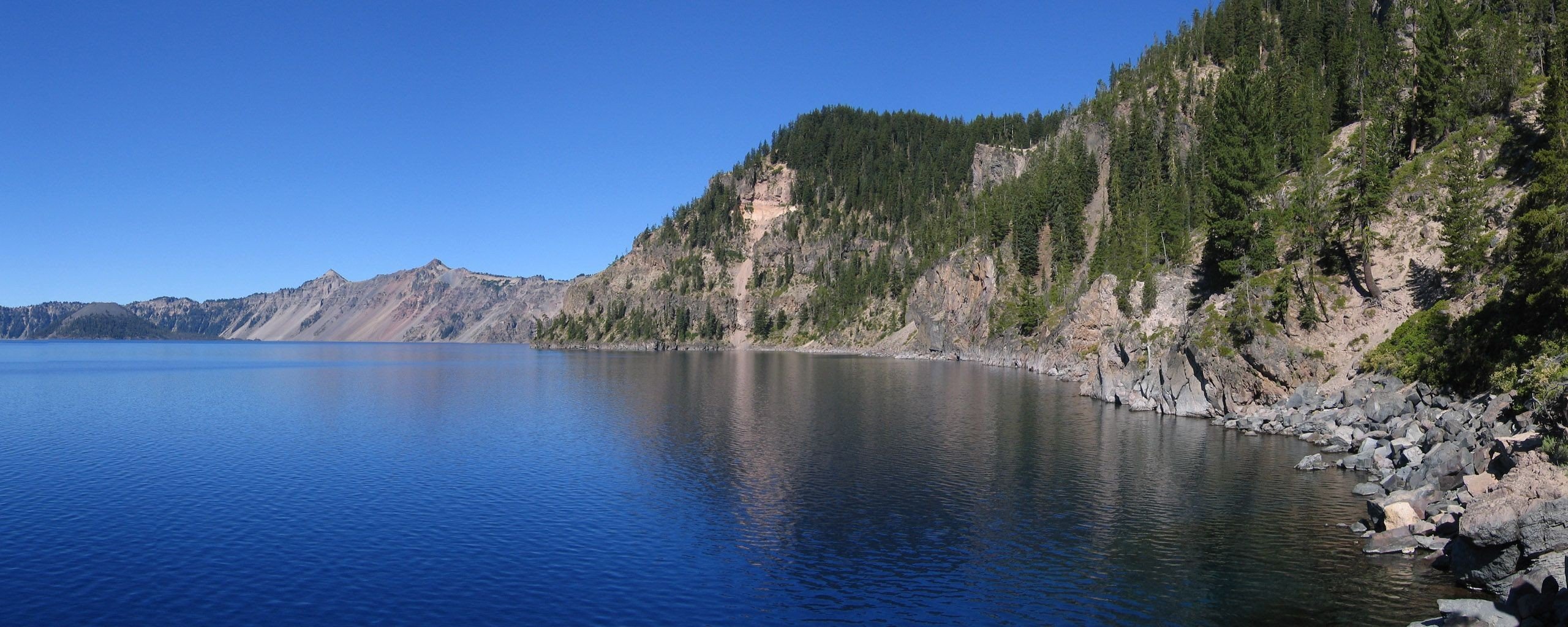 lac montagnes forêt