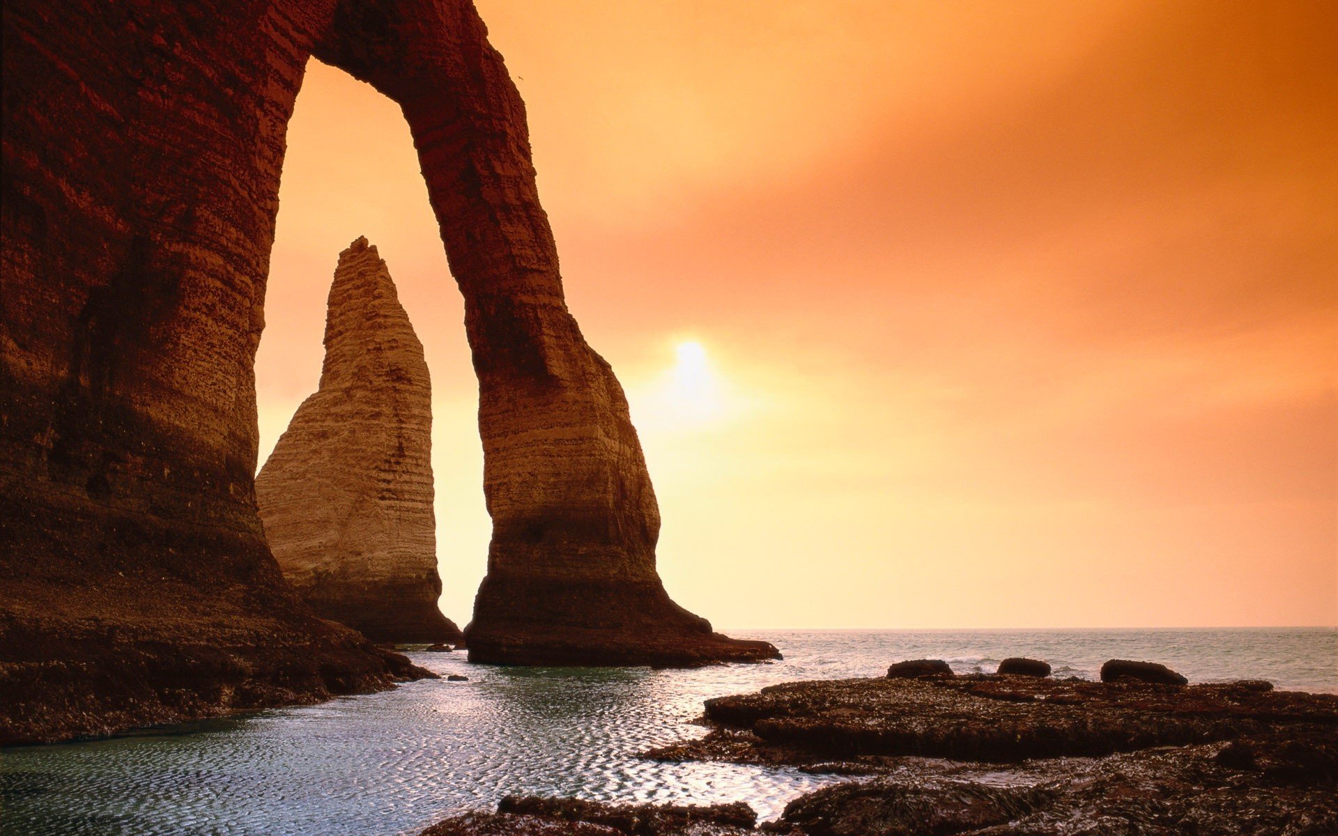 rocas puesta de sol agua