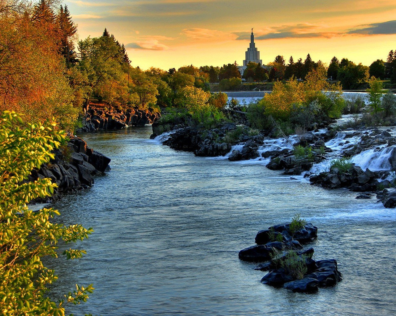 fluss steine bäume gebäude