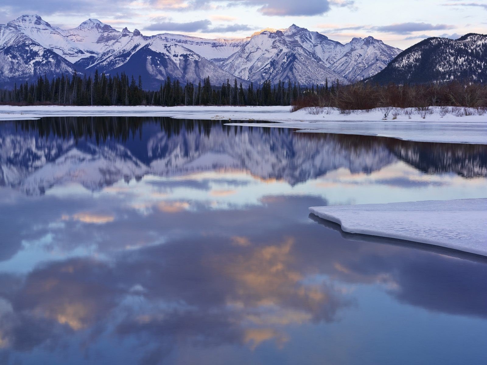 lago montañas nieve invierno