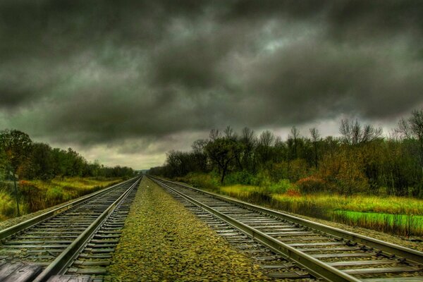 Chemin de fer par temps sombre