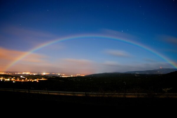 Regenbogen am Abendhimmel