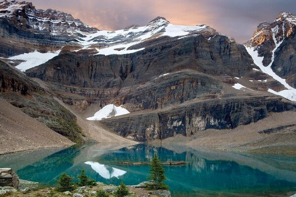 Mountain lake surrounded by mountains under snow