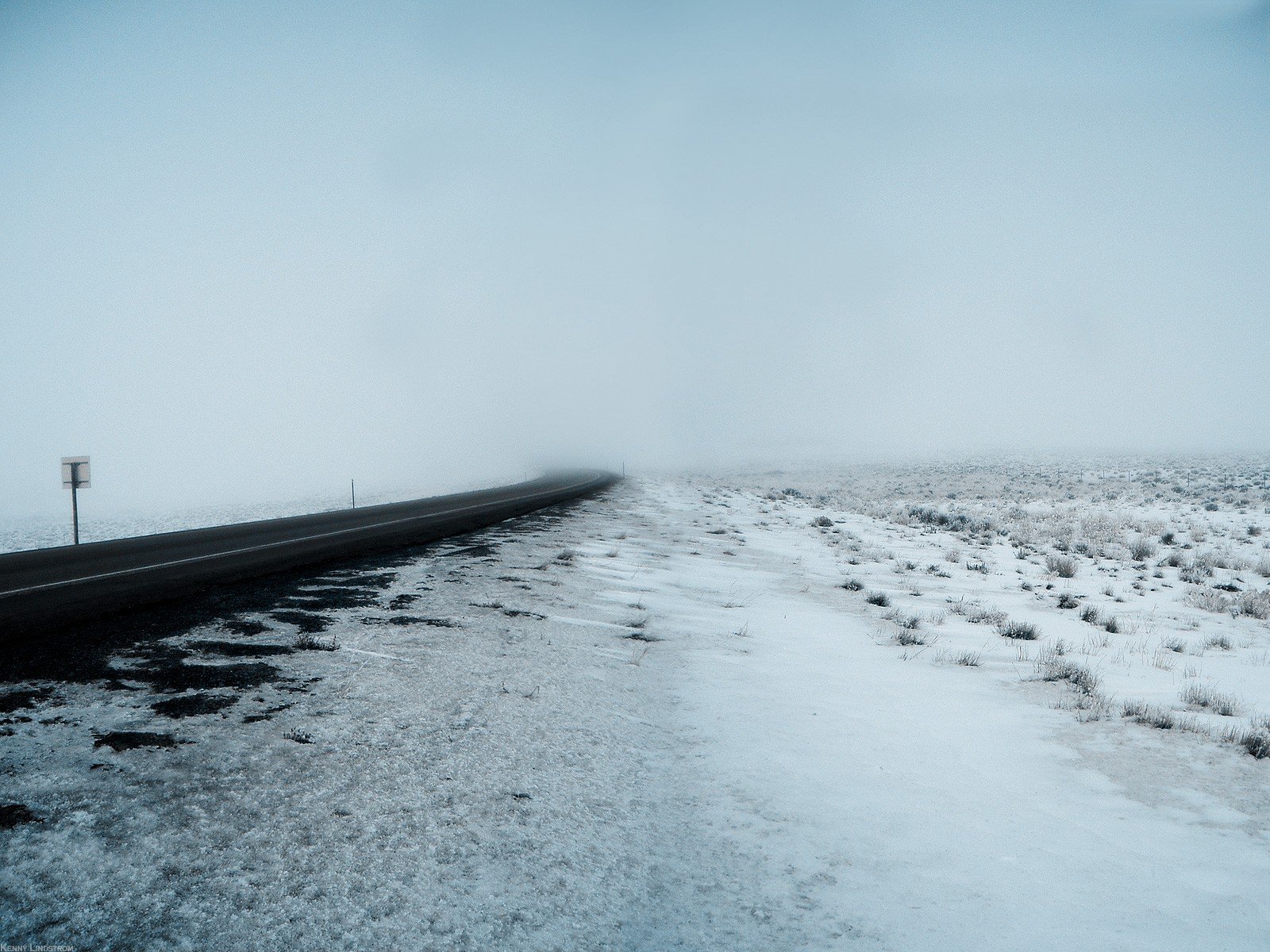 strada inverno neve nebbia