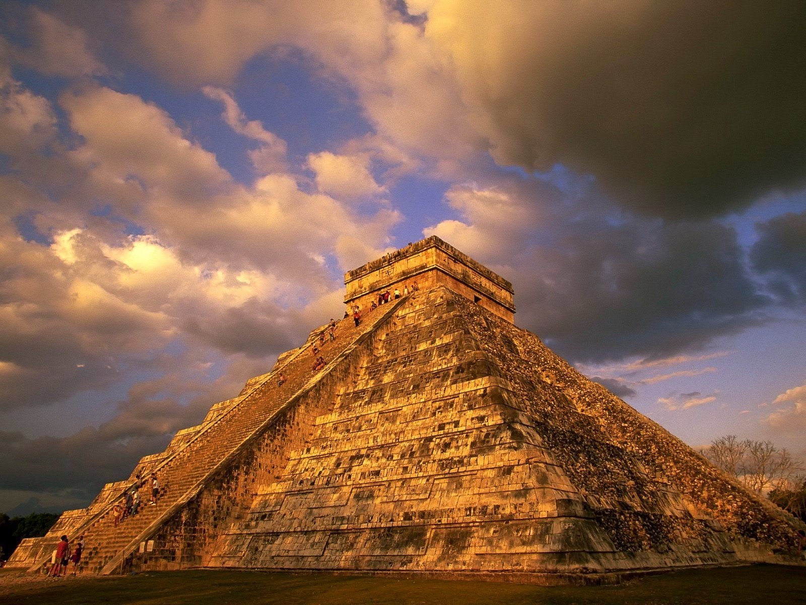 pyramid maya cloud