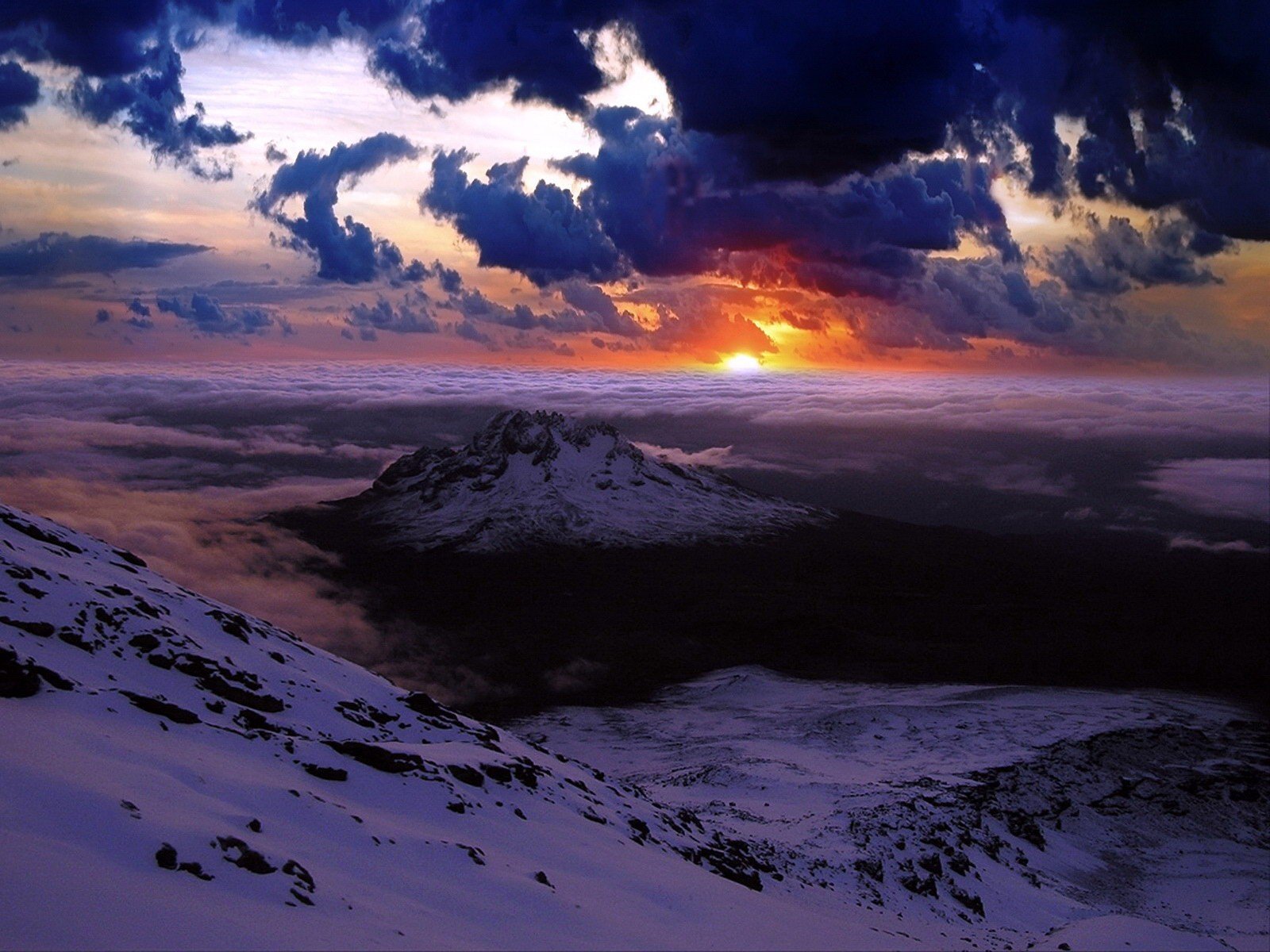 puesta de sol montañas nubes