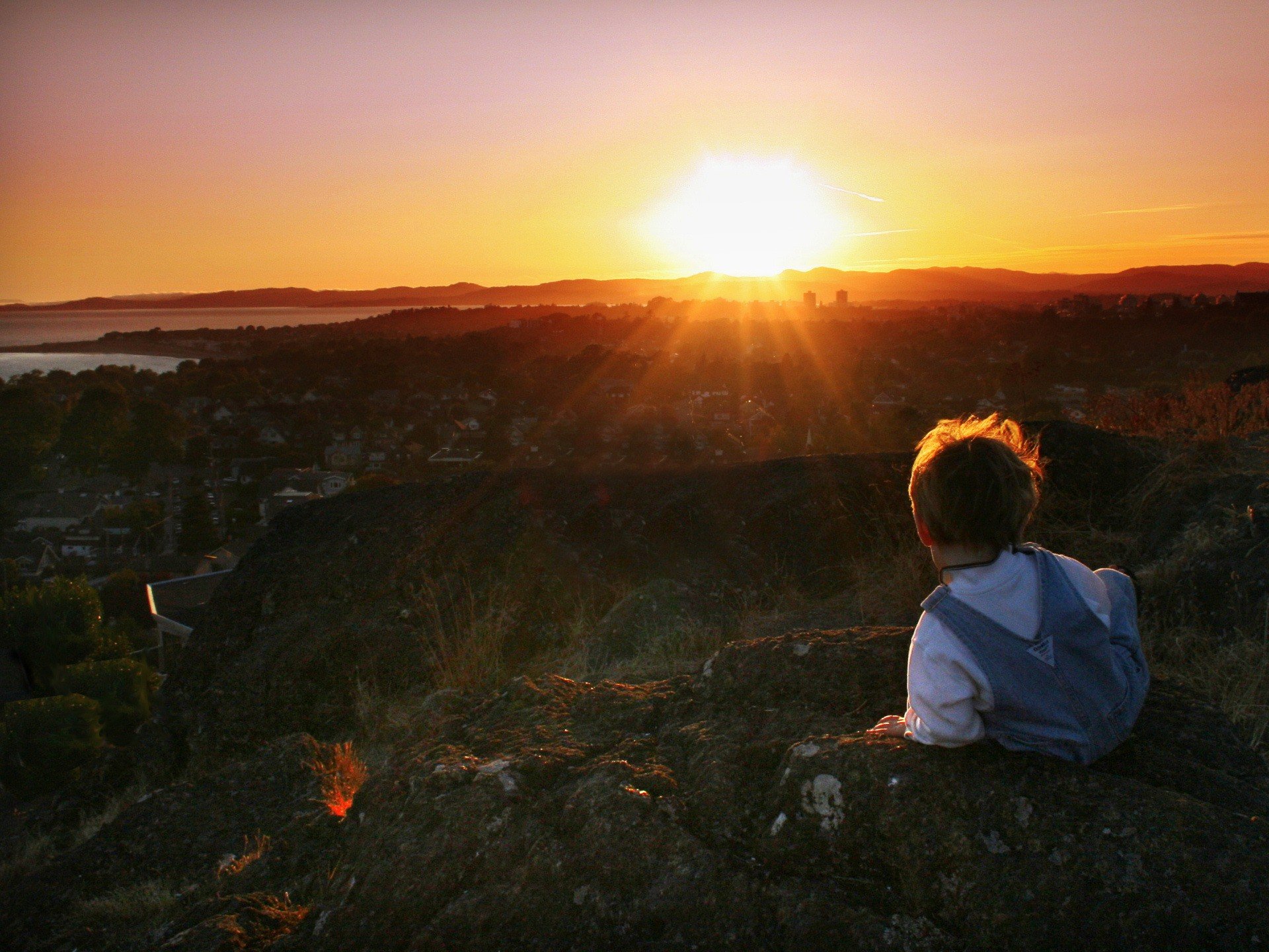 child morning sun