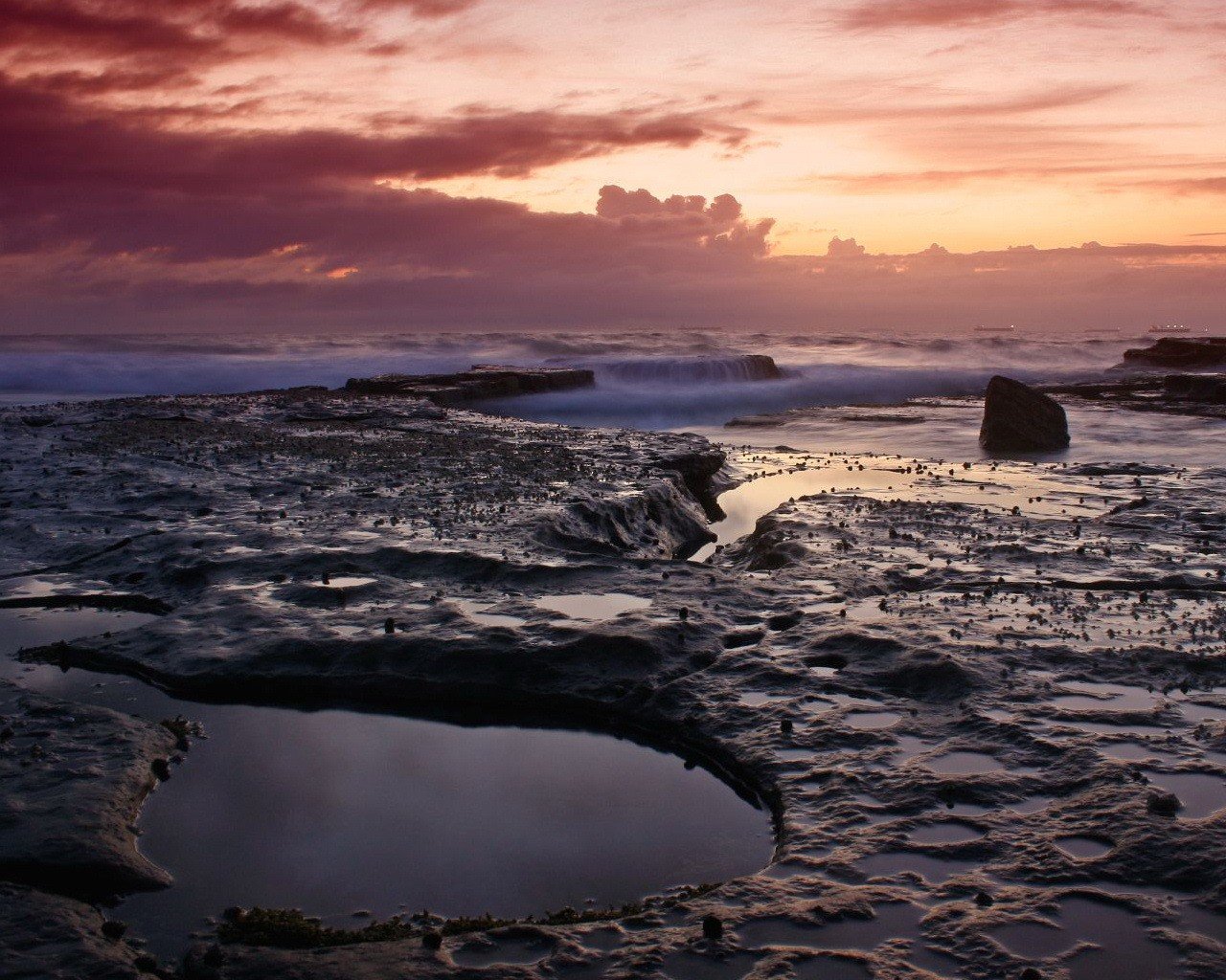 piedras agua noche nubes olas