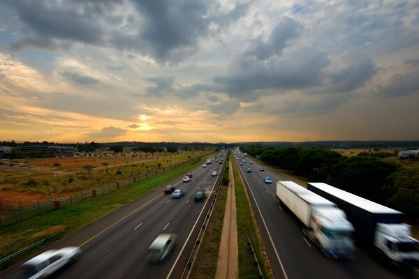 Verkehrsberuhigter Verkehr auf großer Strecke