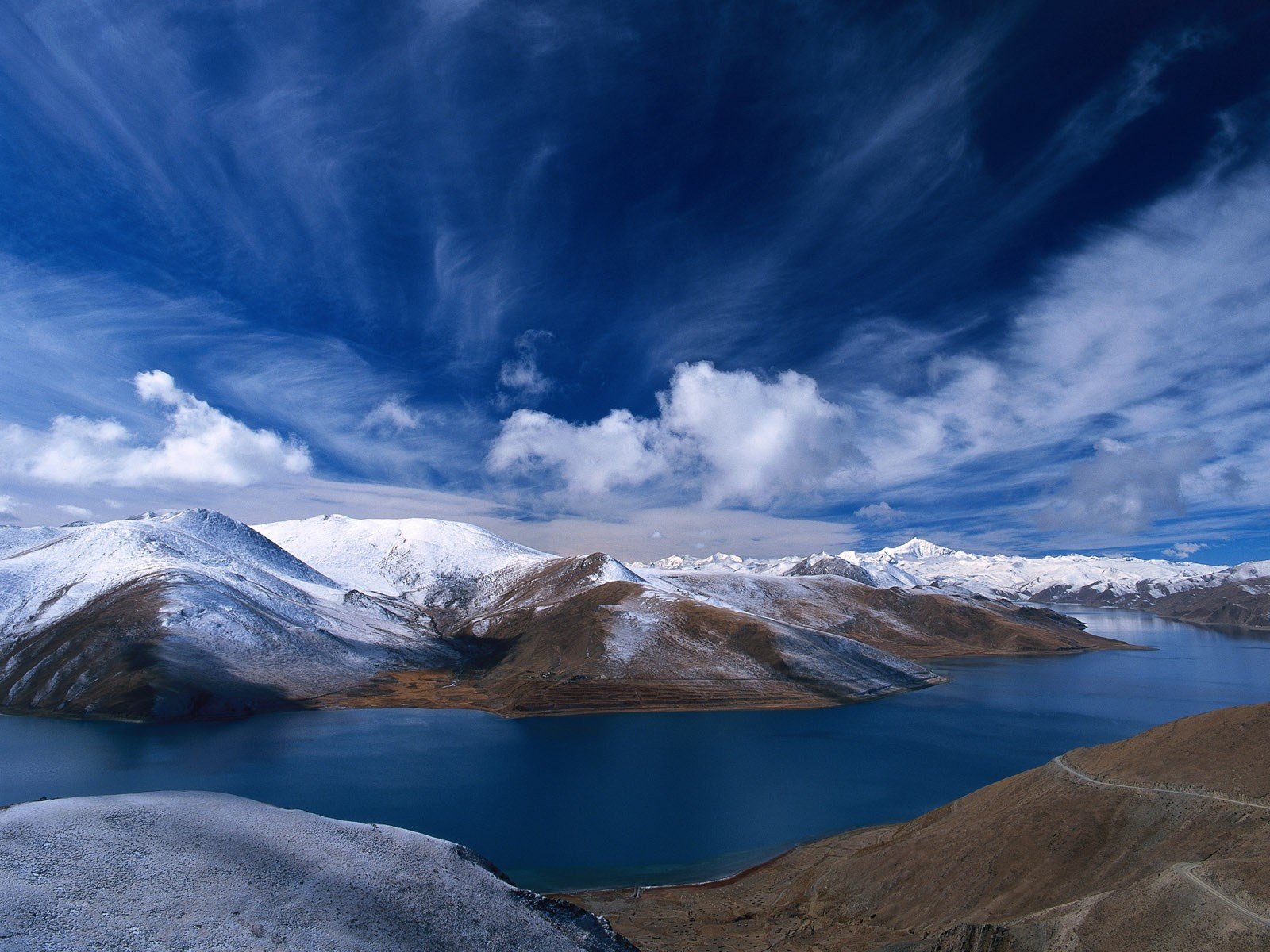 montagna lago cielo