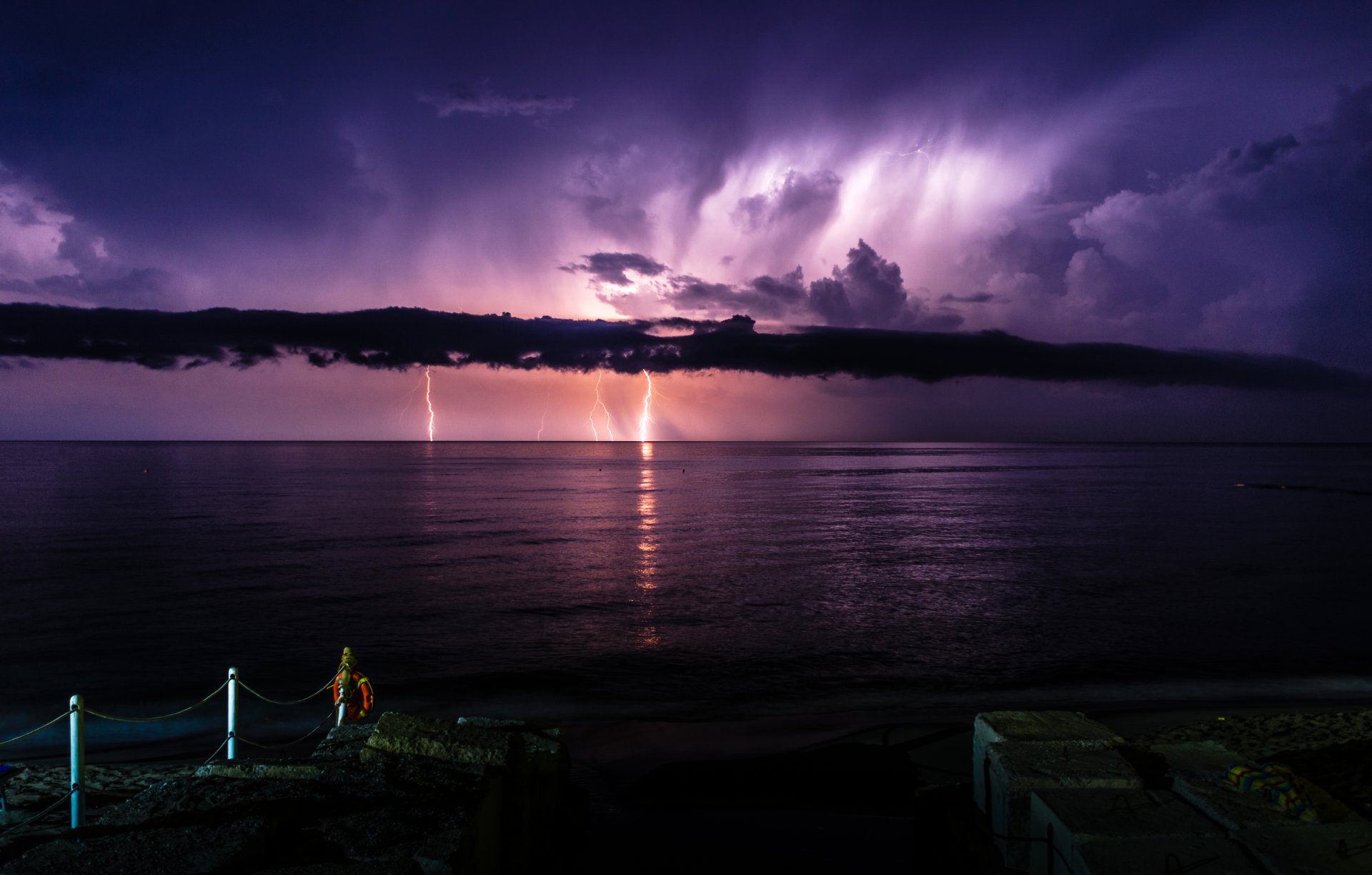 italie mer jetée nuit orage foudre nuages nuages nature