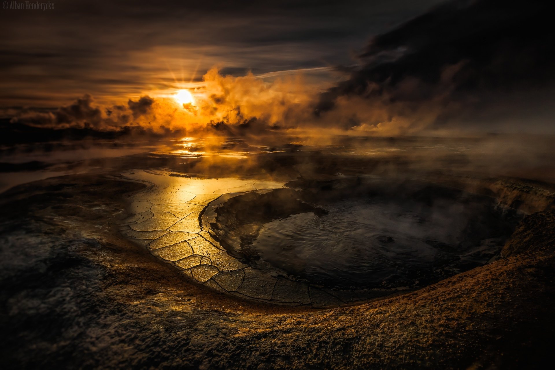 agua humo sol nubes tarde puesta de sol volcán lago cráter géiser cielo e c hd