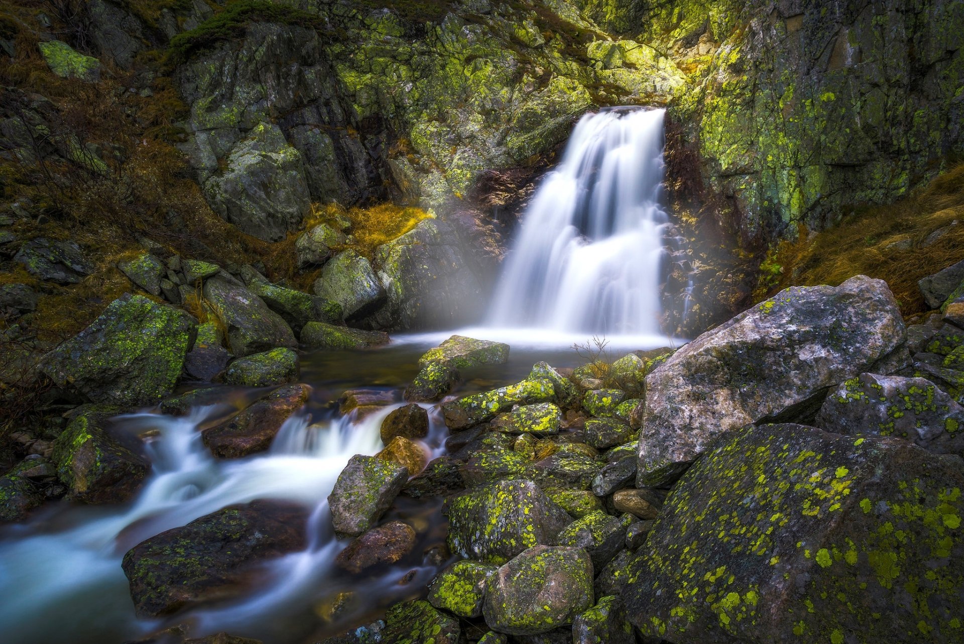 norefjell norway nurefjell waterfall stone