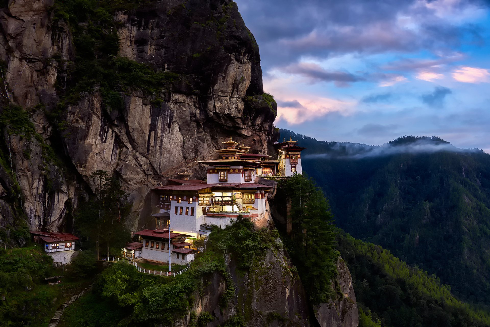 drachen atmen kloster berge asien