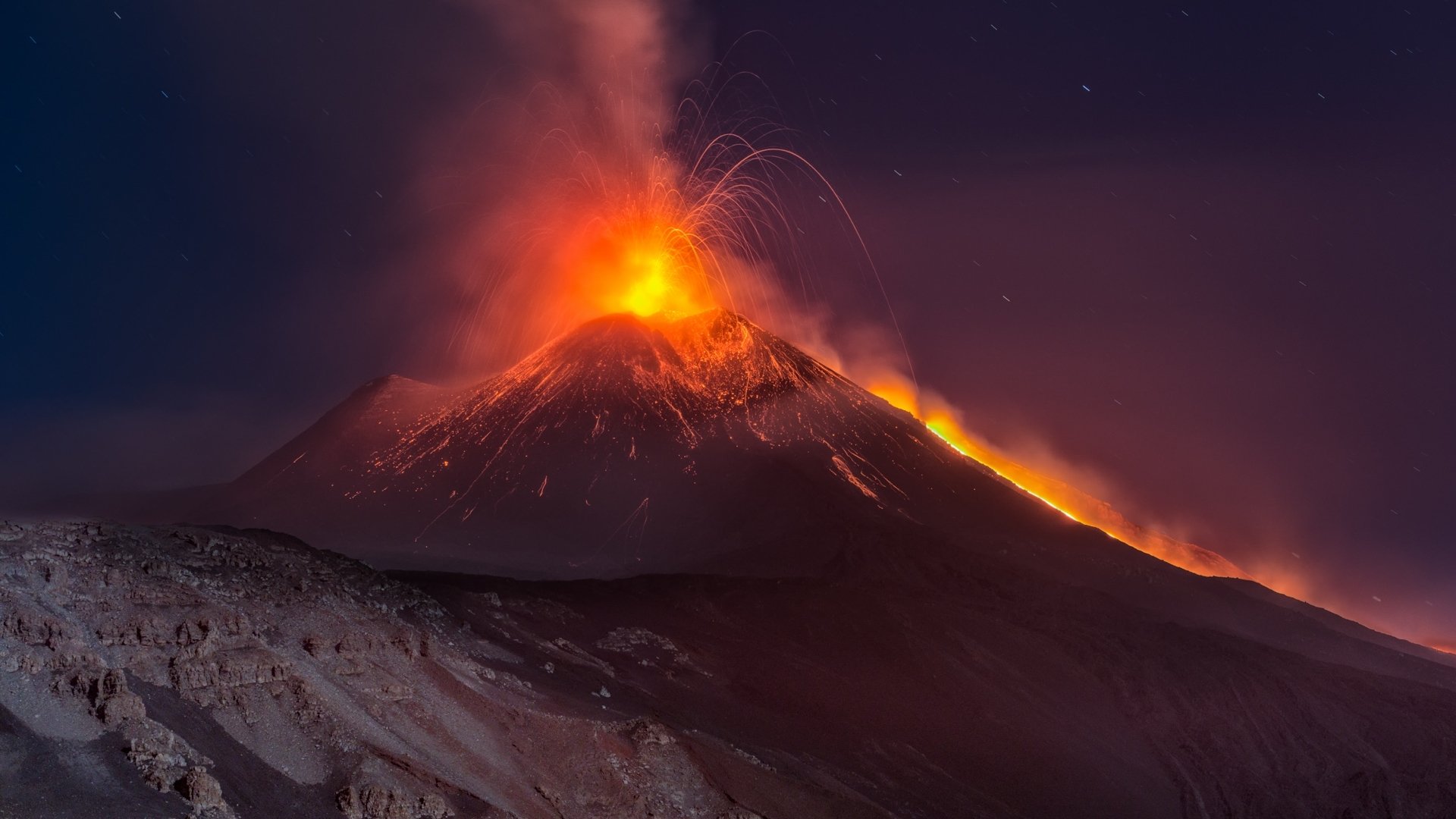 natura sycylia noc góra wulkan etna erupcja