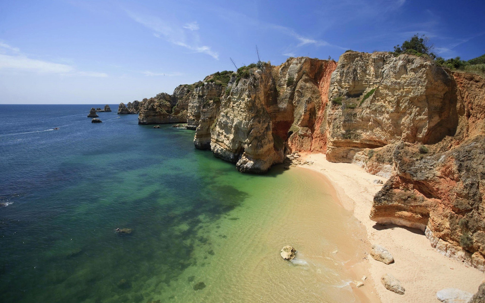 costa rocce sabbia mare