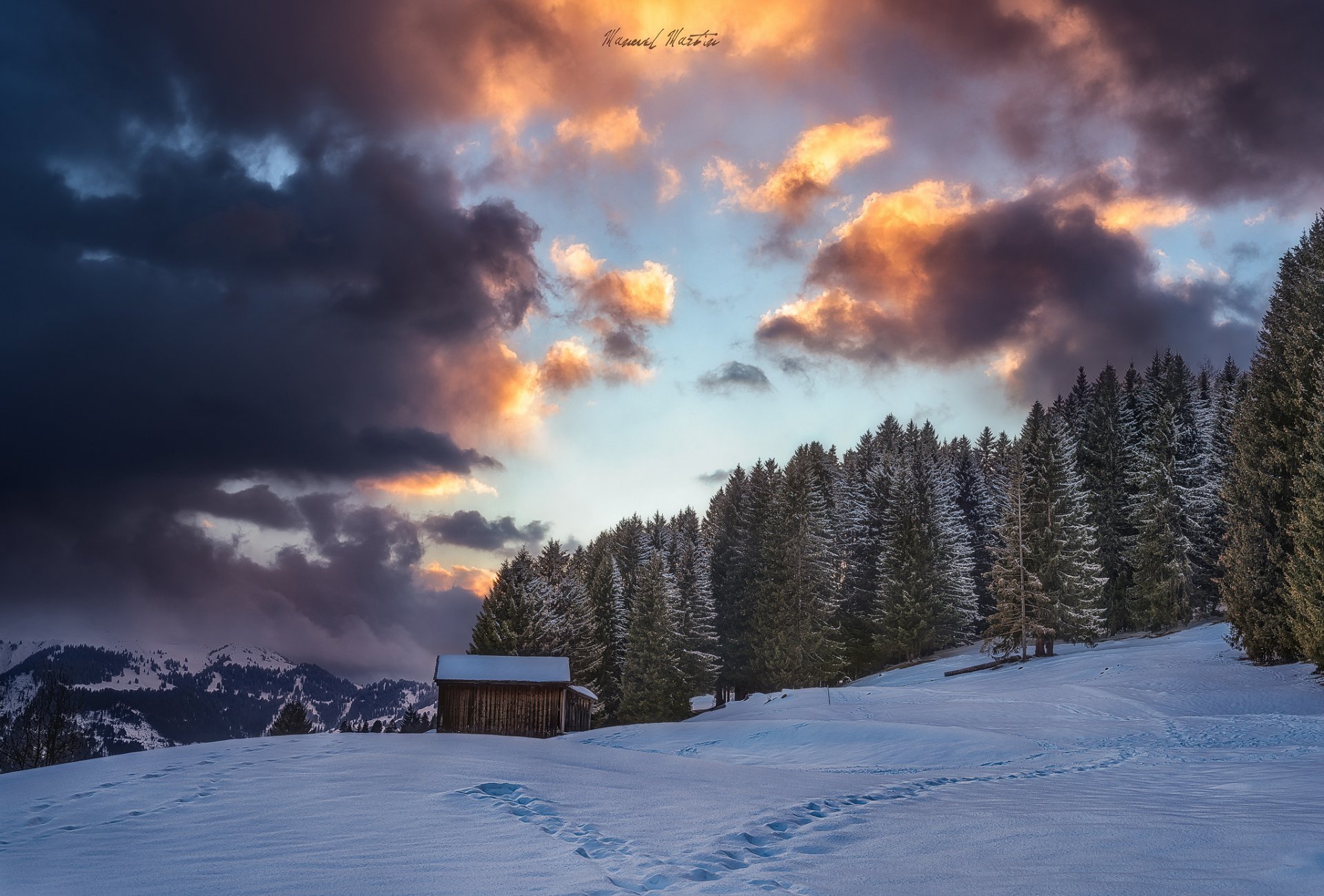 alpes montañas invierno nieve bosque cabaña cielo nubes