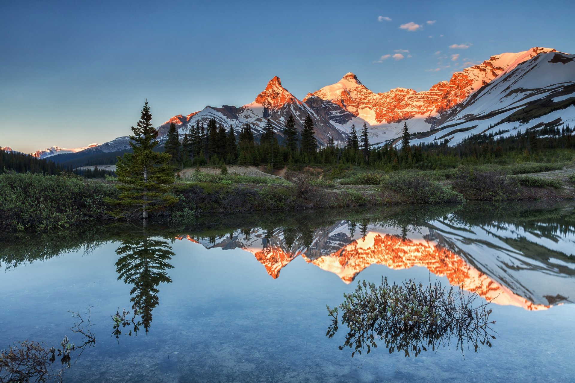 kanada alberta jasper national park berg athabasca see reflexion