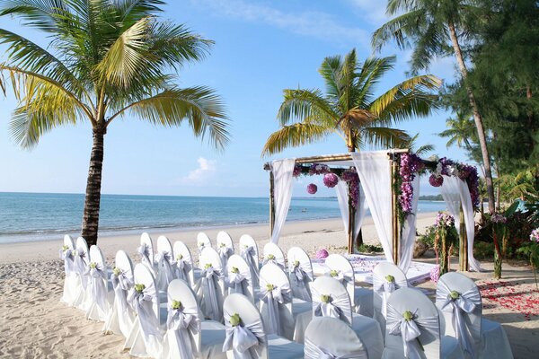 A beautiful ceremony on the seashore