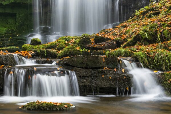 Wasserfall im Yorkshire Dales Park