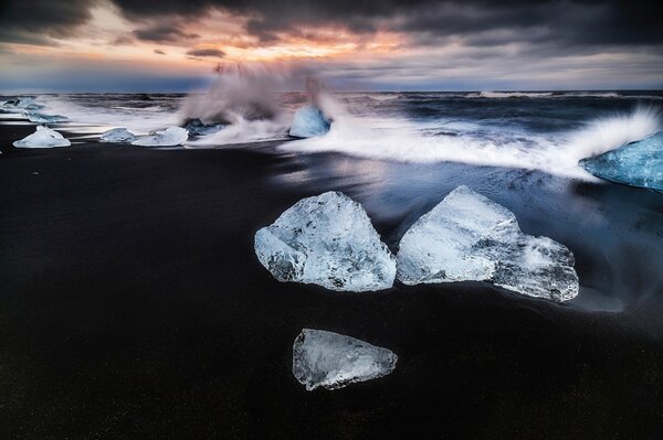 Plage de lagon glaciaire en Islande