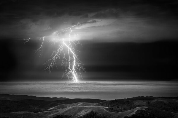 Belle image de la foudre Californie