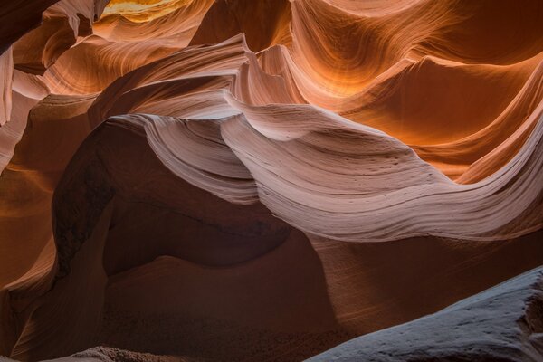 Líneas y curvas inusuales de Antelope Canyon