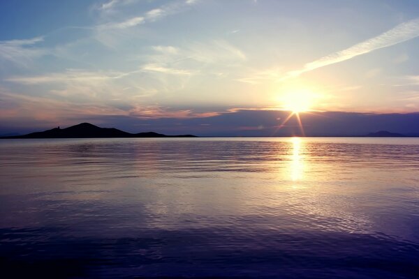 The setting sun shines on the pond