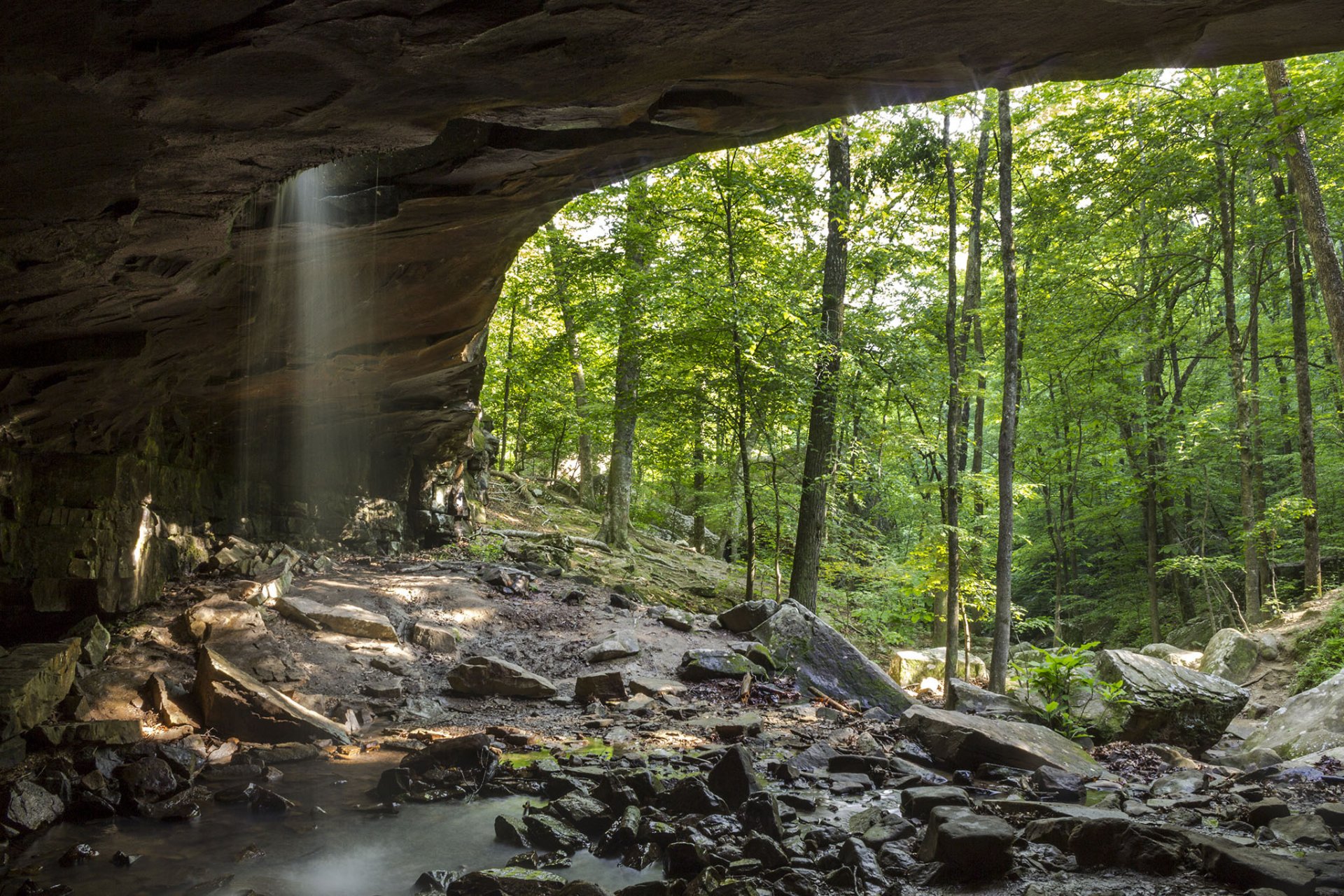 glory hole wasserfall arkansas felsen bogen wasserfall wald bäume steine grüns