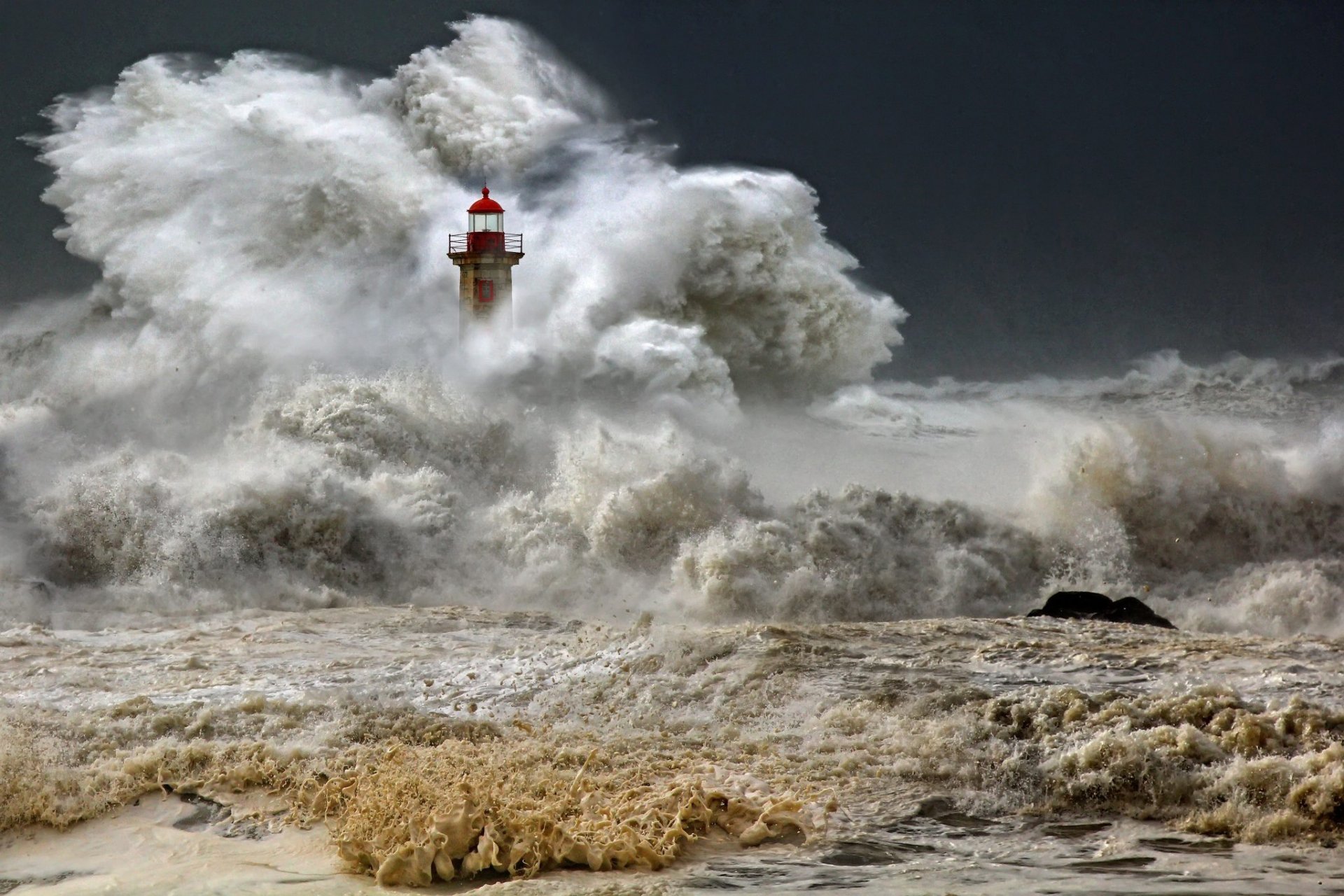 veselin malinov fotograf zdjęcie latarnia morska burza żywioł burza fale ocean