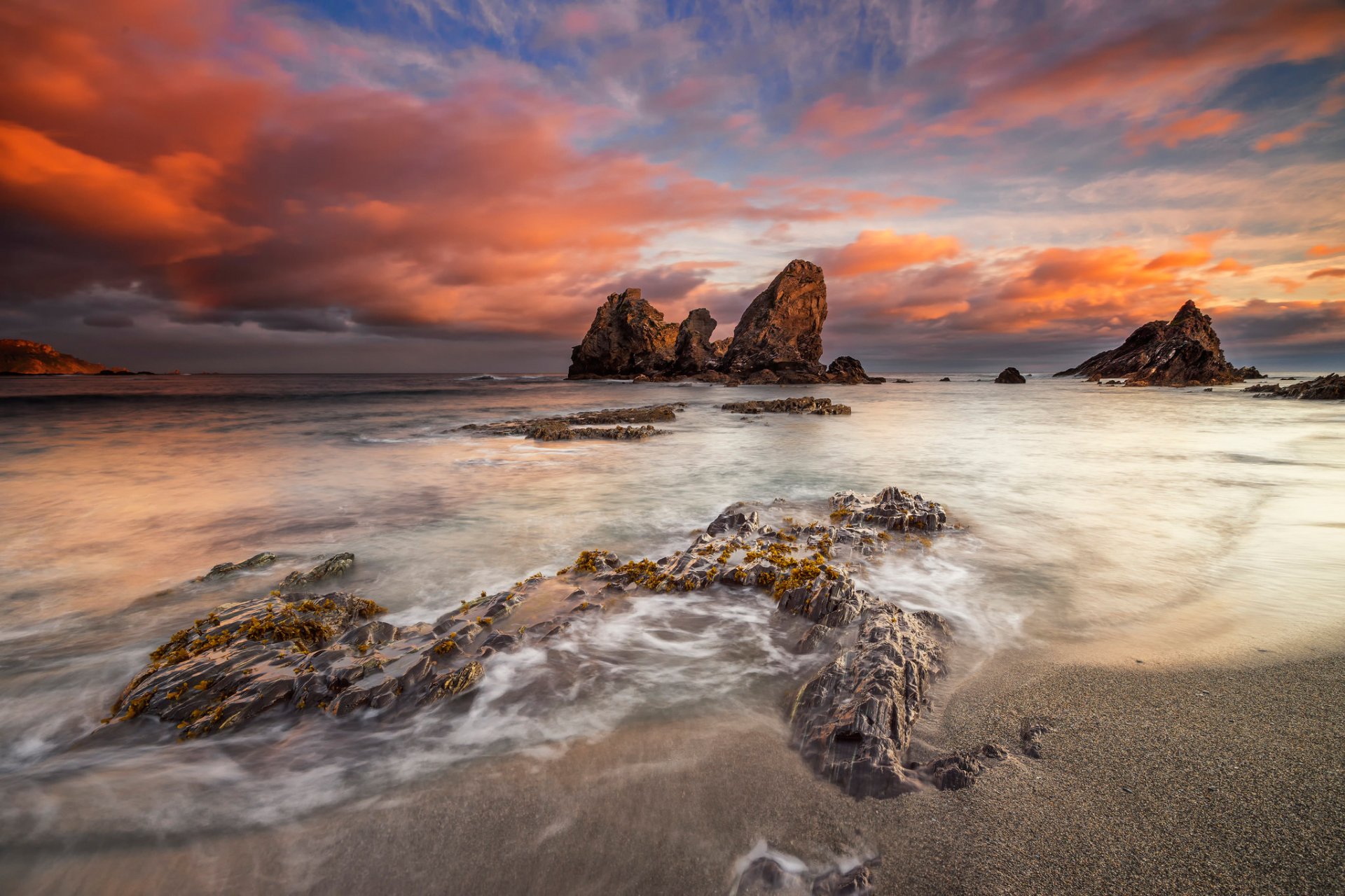 españa mar playa piedras rocas cielo nubes