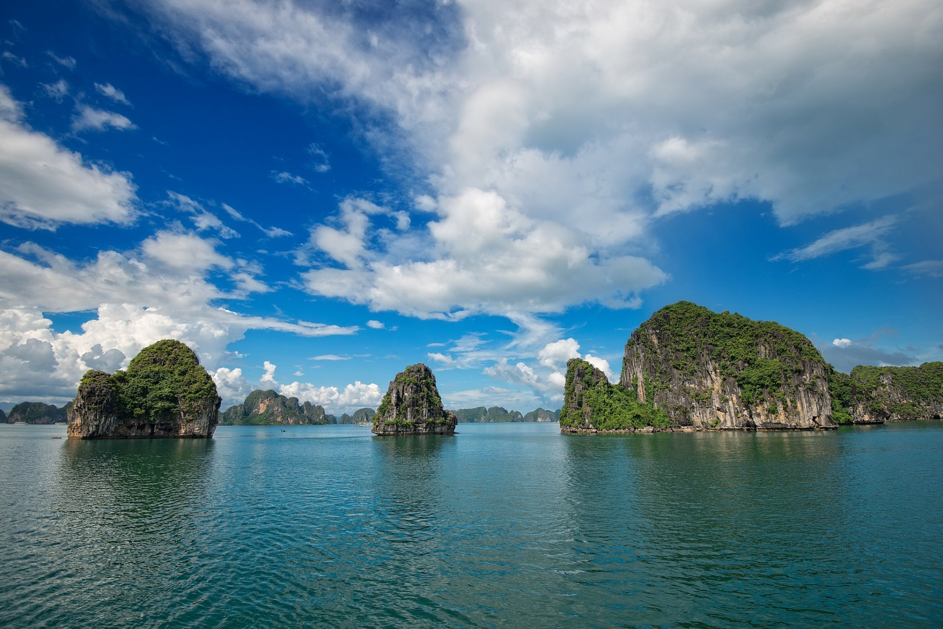 vietnam cielo nubes mar rocas isla