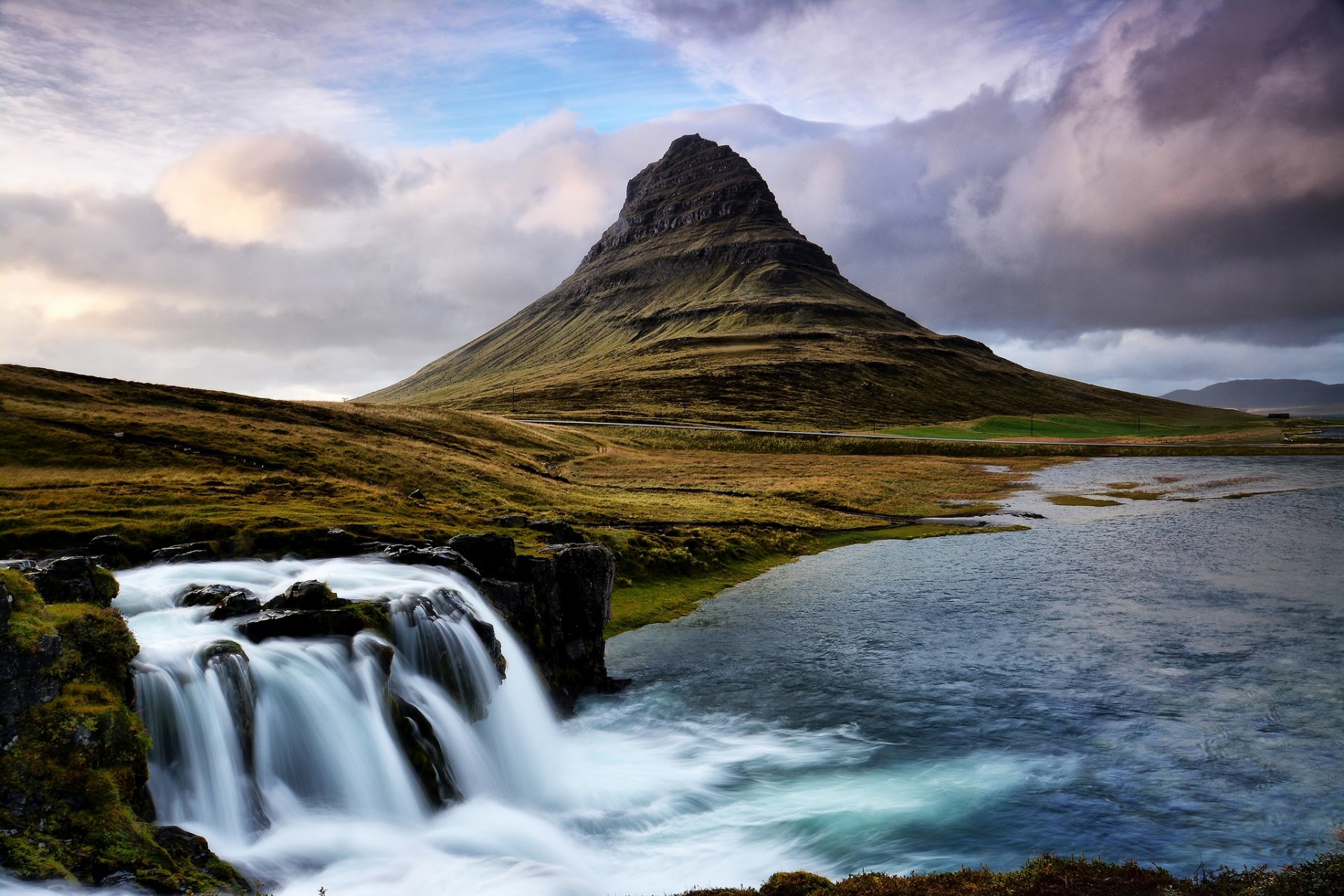 kirkjufell islanda montagna cascata flusso