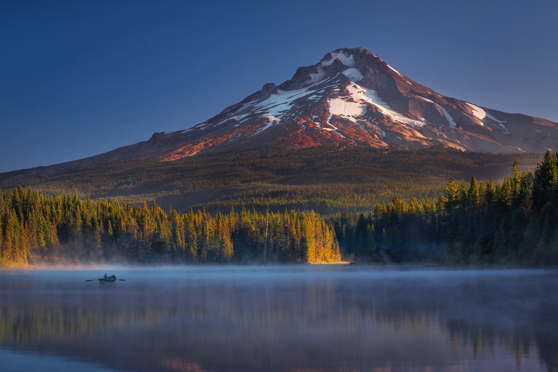 états-unis état oregon montagne mont hood lac trillium automne bateau homme forêt lumière ombres