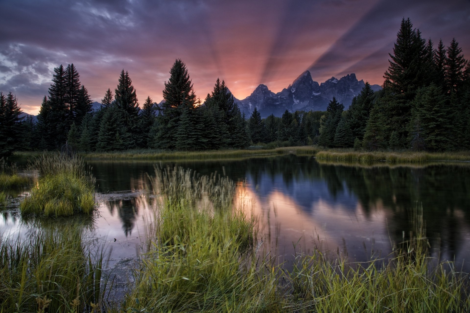 montagnes coucher de soleil forêt rivière