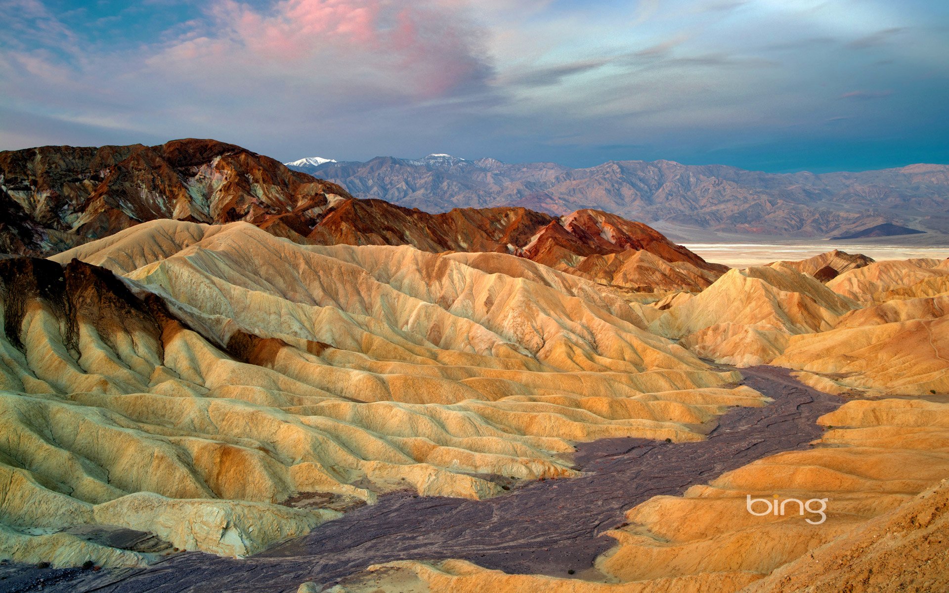 zabriskie point park narodowy doliny śmierci kalifornia usa niebo chmury góry