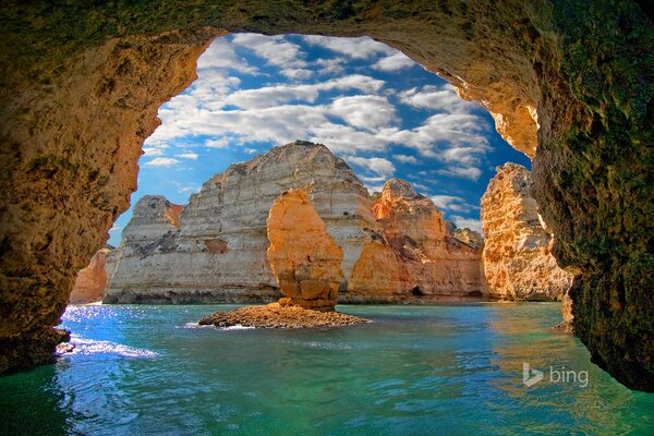 Portuguese cave with rocks and incredibly beautiful sea