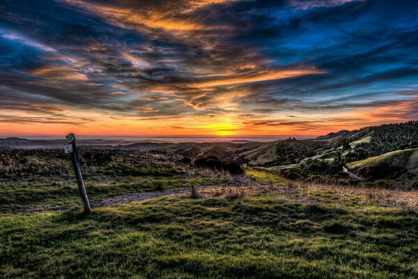 La nuit descend sur le terrain